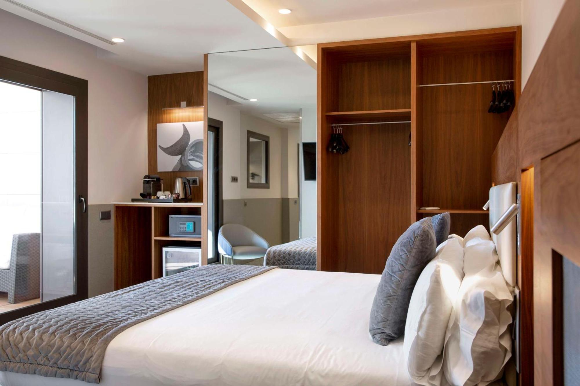 Best Western Premier Hotel Dante Barcelona Exterior photo